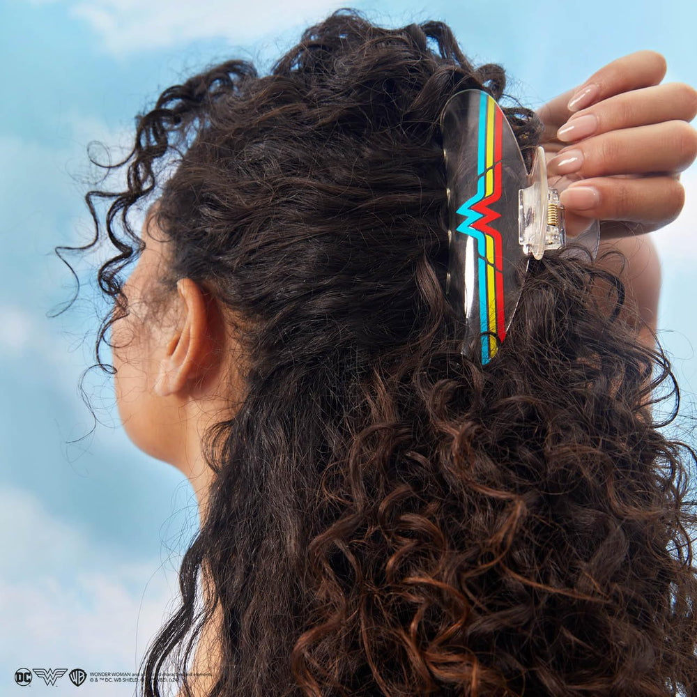 Clip Kitsch Wonder Woman transparent pour coiffure demi-queue pratique.
