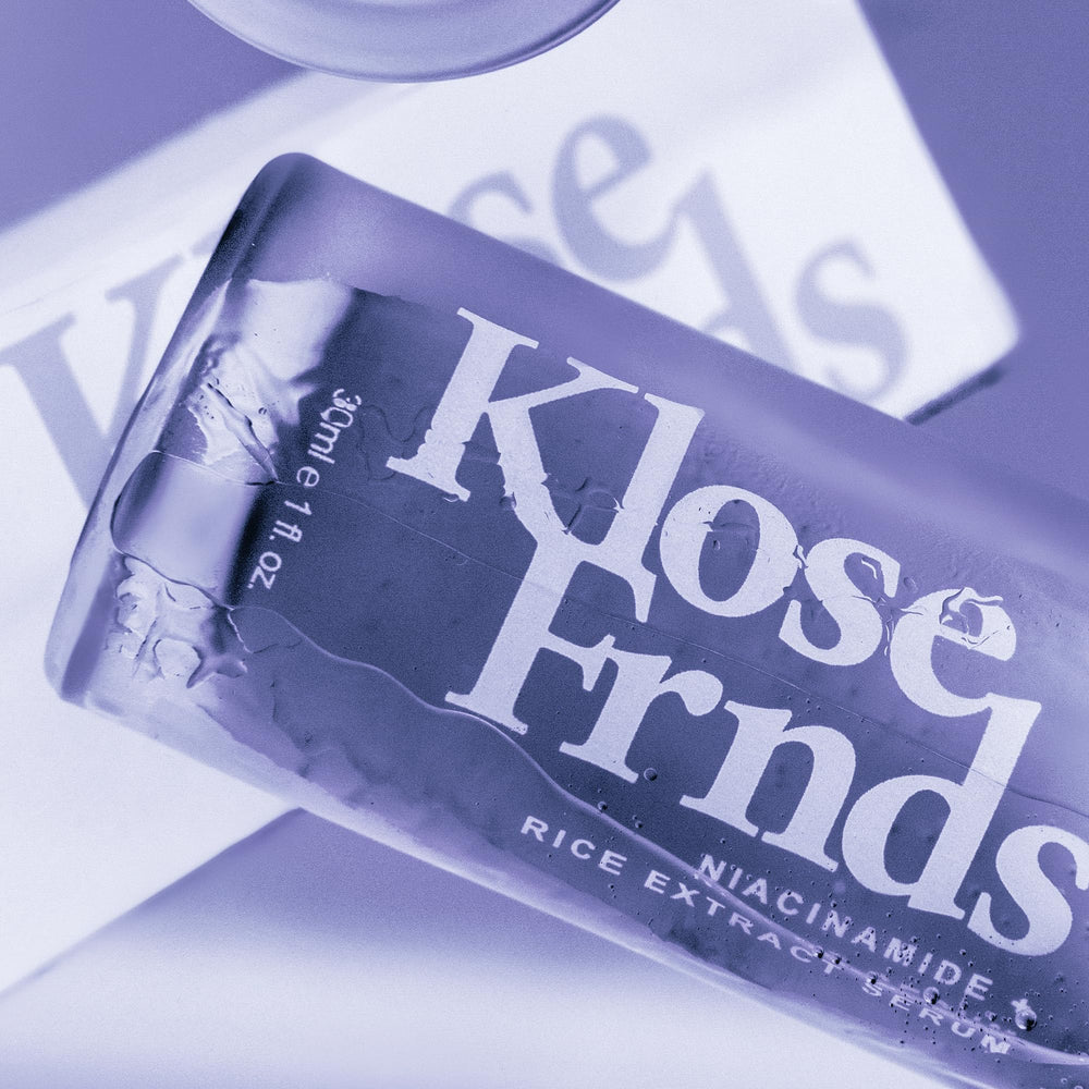 KLOSE FRNDS Design clair et élégant de l’emballage du sérum.