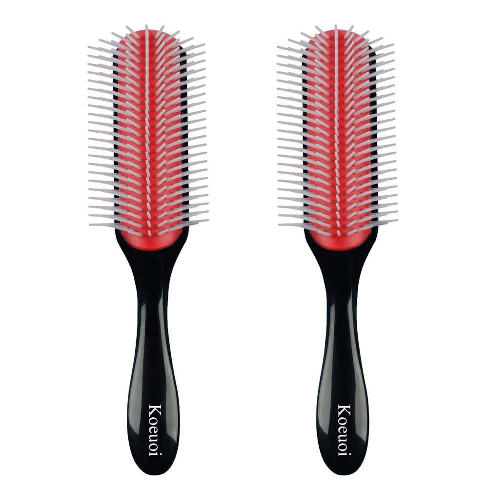 Brosse Koeuoi classique à 9 rangs prête à démêler les boucles en douceur.
