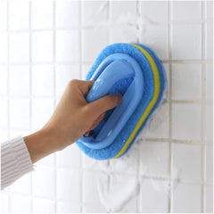 Brosse Koksi nettoyant les joints autour de l'évier