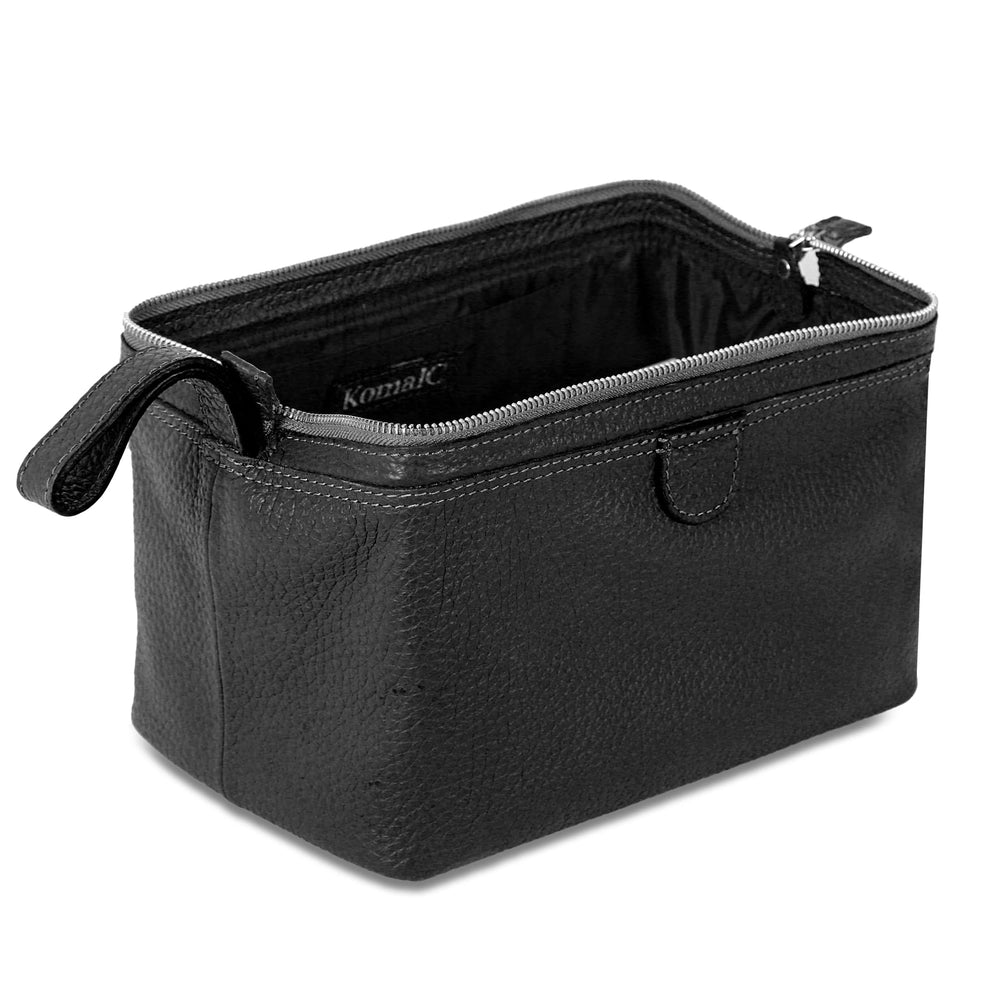 Grande capacité de rangement de la trousse KomalC pour tous les essentiels.