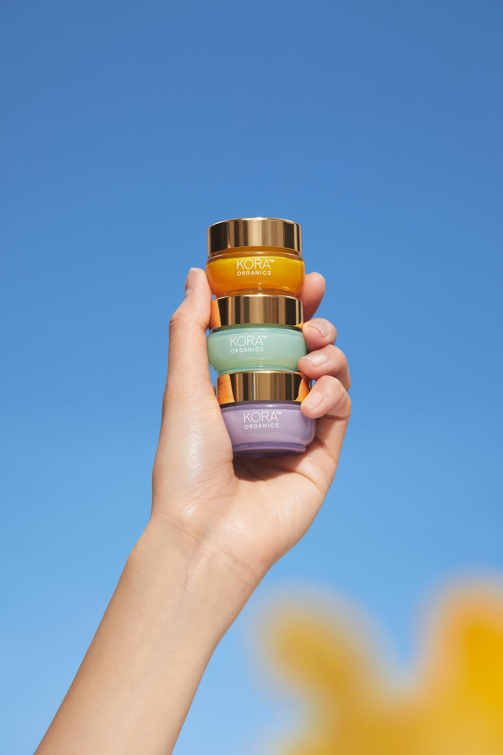 KORA Organics hydratant éclat curcuma, format voyage pratique pour les déplacements.