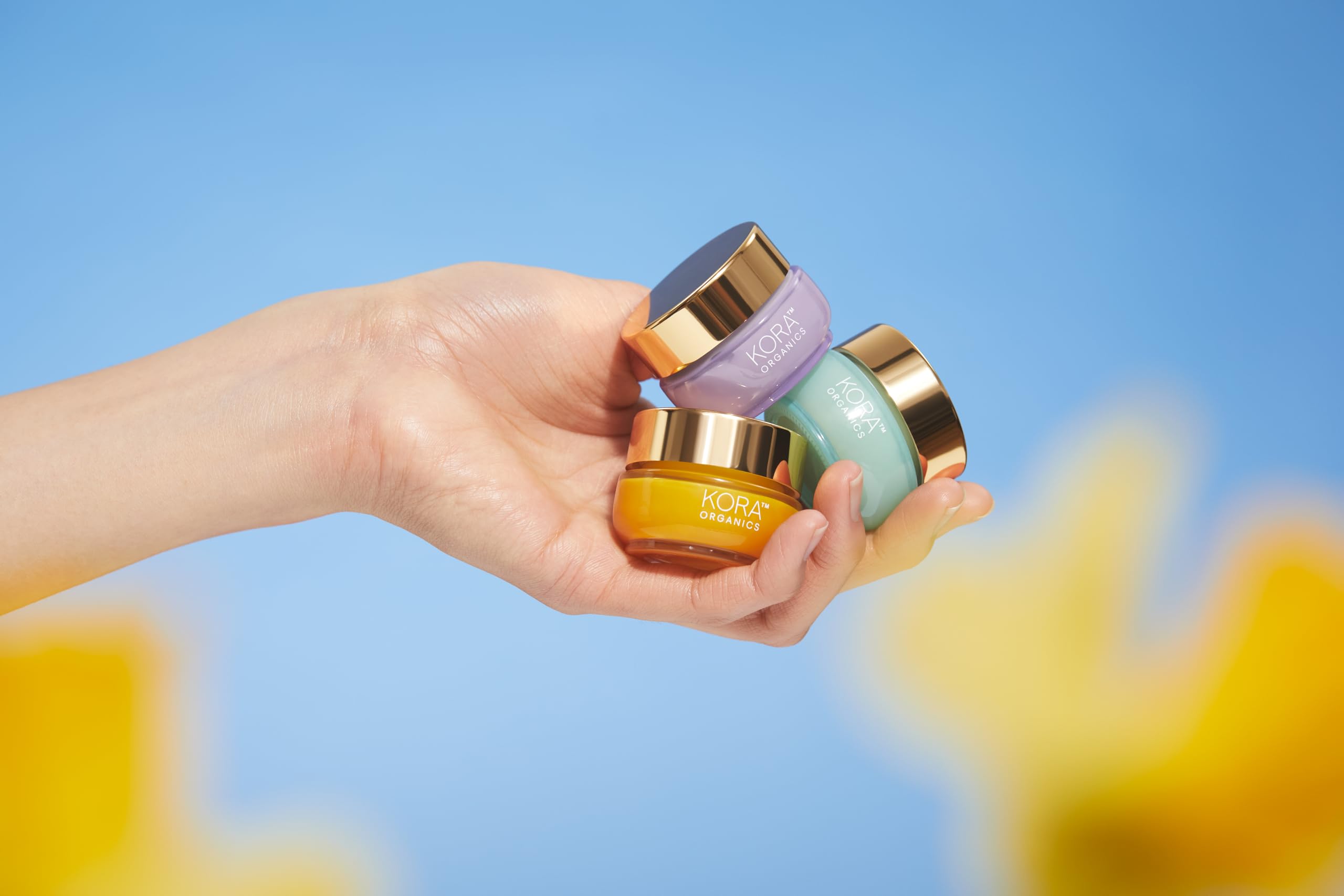 KORA Organics hydratant éclat curcuma, pompe pour dosage contrôlé.