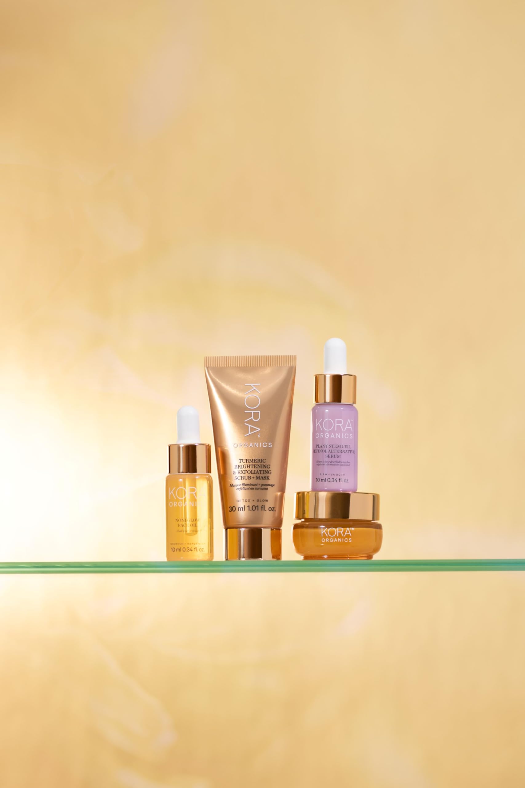 KORA Organics Turmeric, emballage voyage compact pour soins en déplacement faciles.