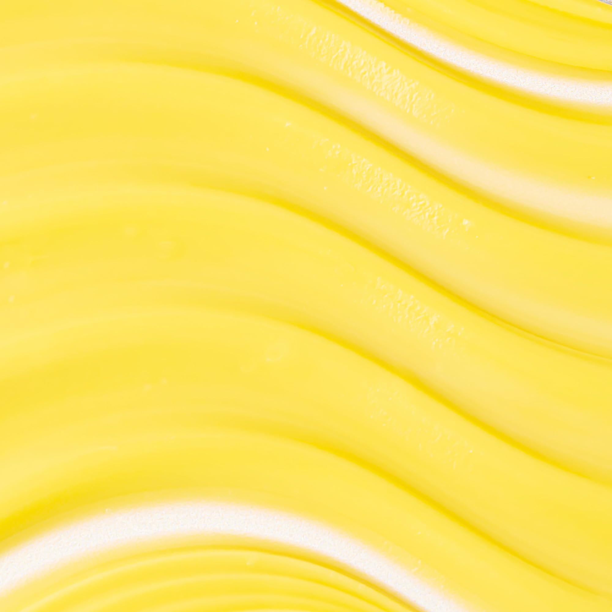 KORA Organics Turmeric Glow, texture crème riche qui hydrate rapidement.