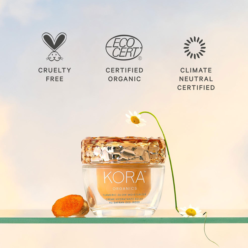 KORA Organics Turmeric Glow, idéal comme base de maquillage pour teint lumineux.