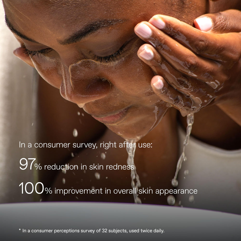 Application massage visage Korres, soin facile et efficace.
