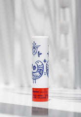 KORRES Baume lèvres Rose Sauvage affiche une texture crèmeuse qui adoucit durablement.