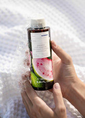 Bouteille KORRES de gel douche goyave: expérience spa et hydratation légère au quotidien.