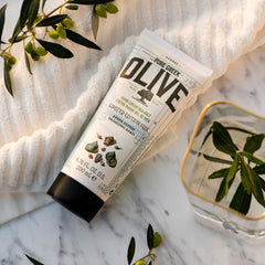 Korres Lait Olive Grec – ingrédients visibles, vitamine E et aloe hydratants.