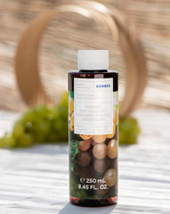 Mousse crèmeuse Santorini Grape pour une douche luxueuse et légère.