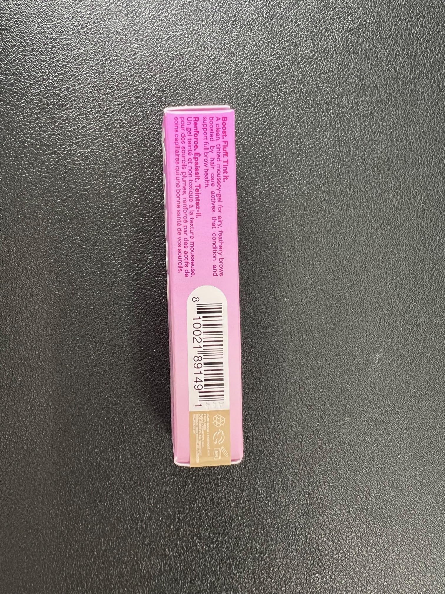 Kosas gel teinté pour sourcils, finition satinée apportant de la dimension.