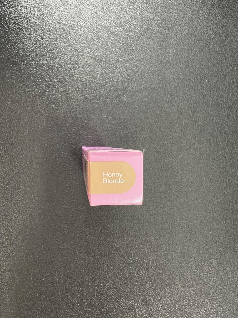 Kosas gel teinté pour sourcils, tenue longue durée sans rigidité ni craquelage.