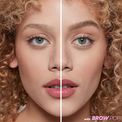 Kosas Brow Pop comprend une brosse intégrée pour estomper sans effort.