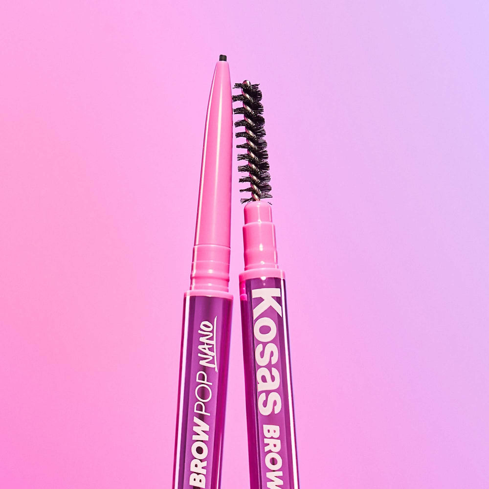 Kosas Brow Pop Nano – application-longue-tenue pour une couleur durable.