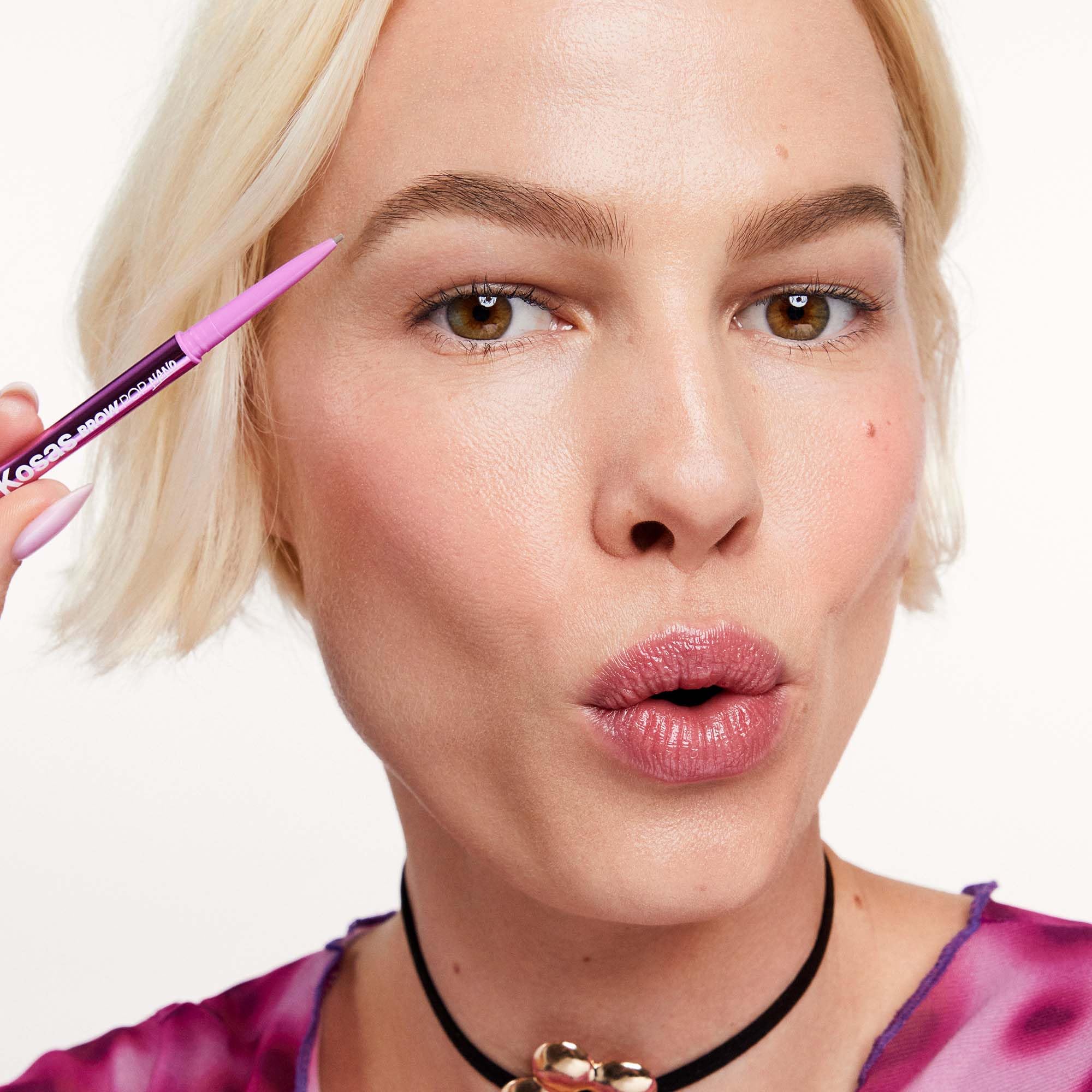 Kosas Brow Pop Nano – securite-peau-sensible teste dermatologiquement hypoallergenique.