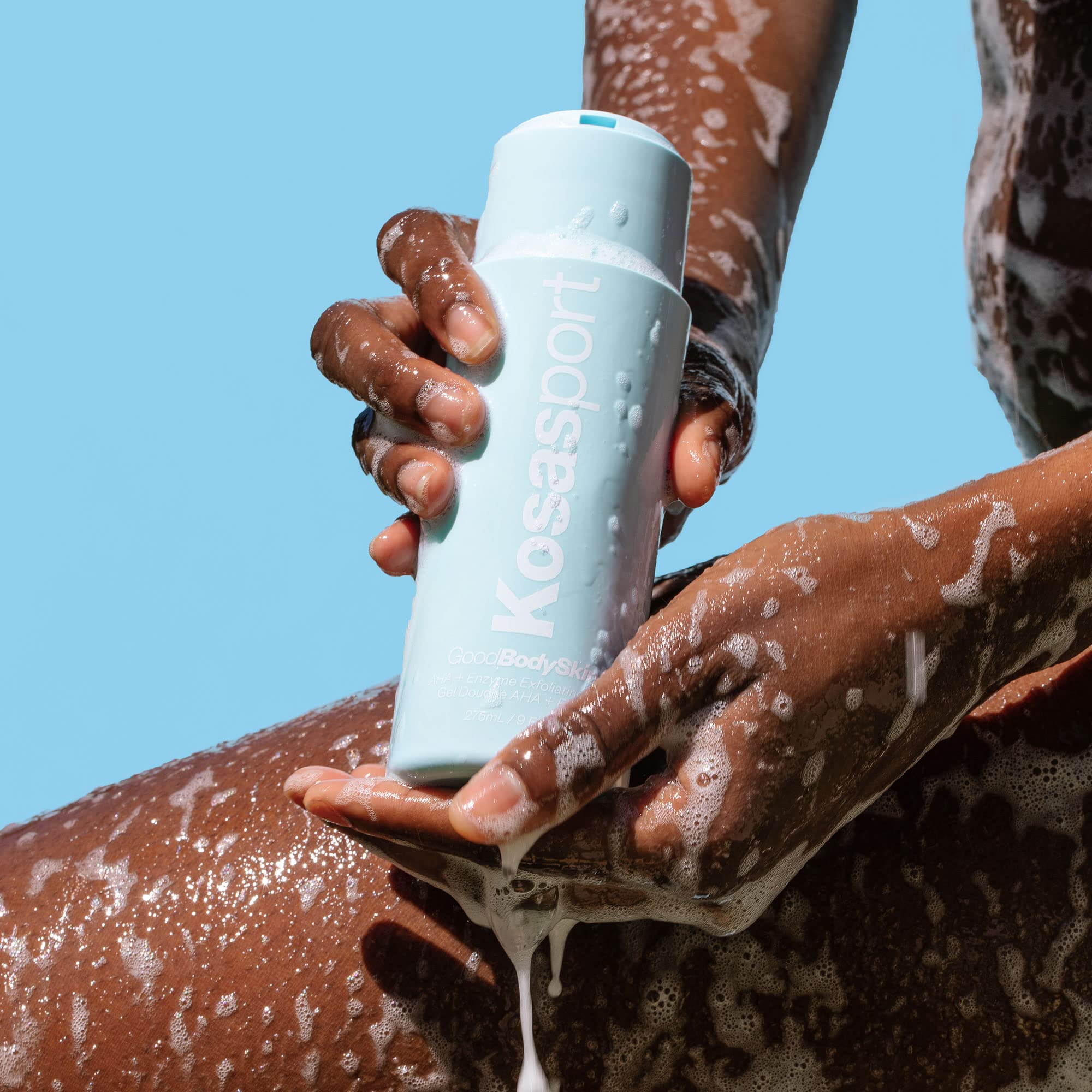 Kosas Kosasport Good Body Skin Wash, formule AHA et enzymes, nettoie sans dessécher.