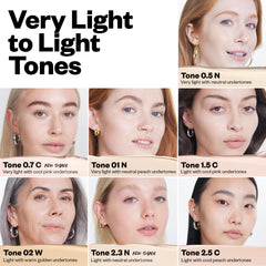 Kosas Revealer Concealer applique doigt: correction ciblée des cernes.
