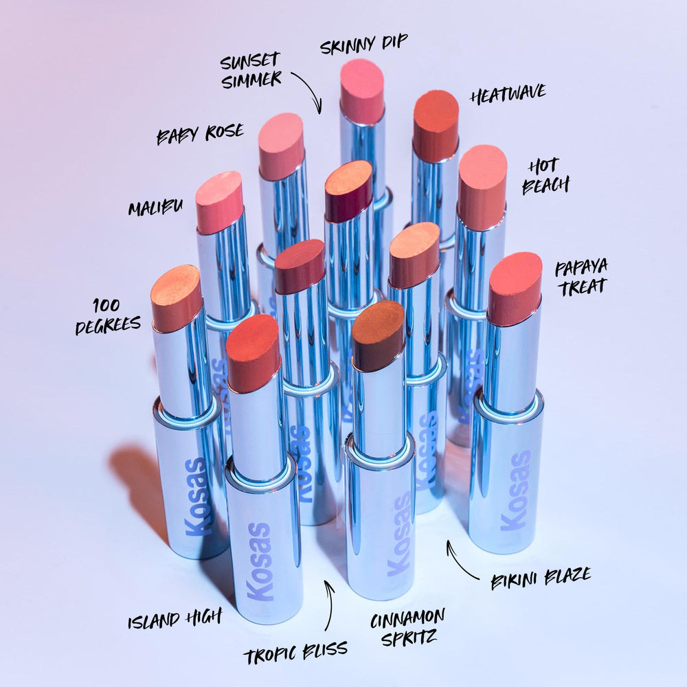 Application directe du Kosas Wet Stick pour une hydratation rapide.