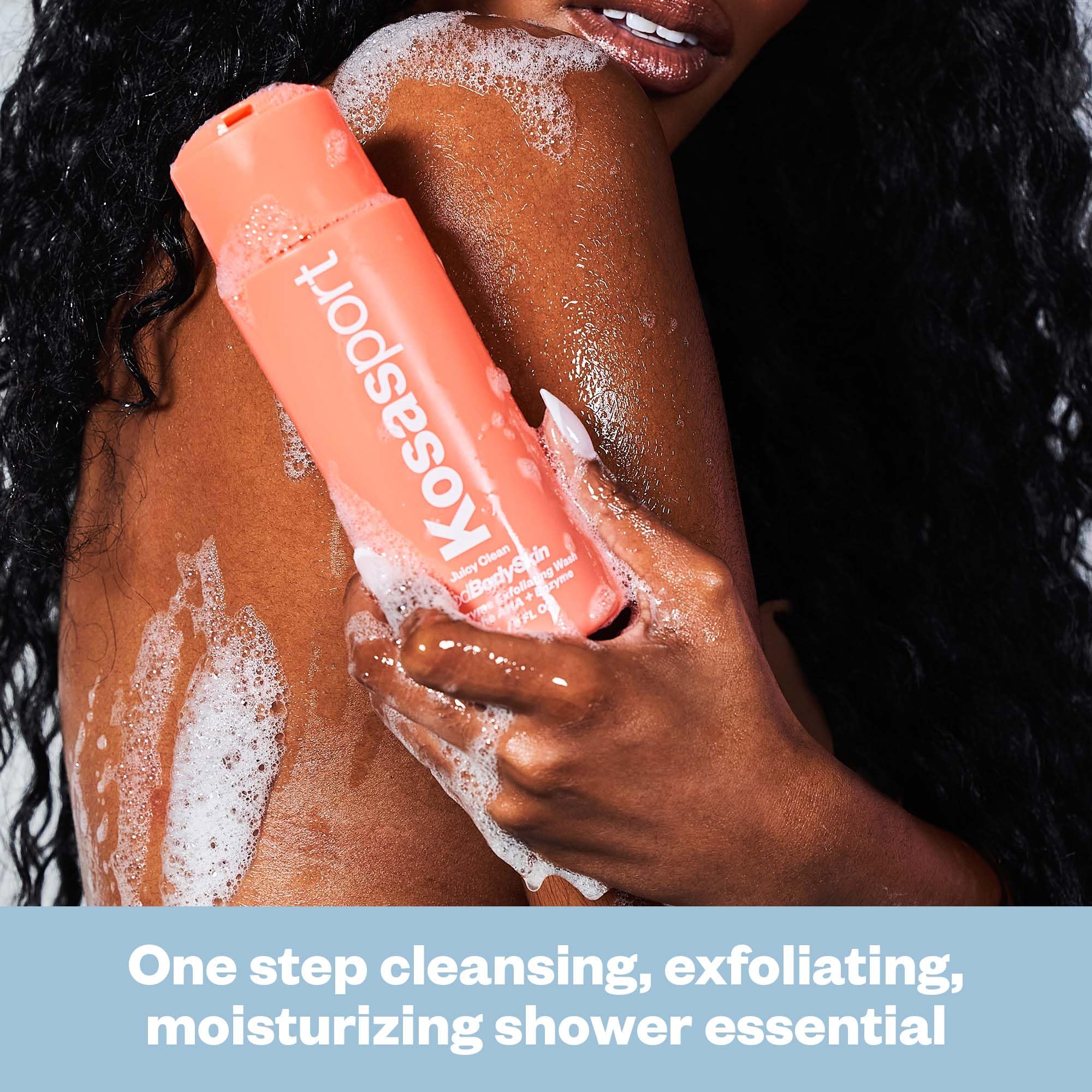 Kosasport texture gel exfoliant sur peau humide pour une sensation douce.