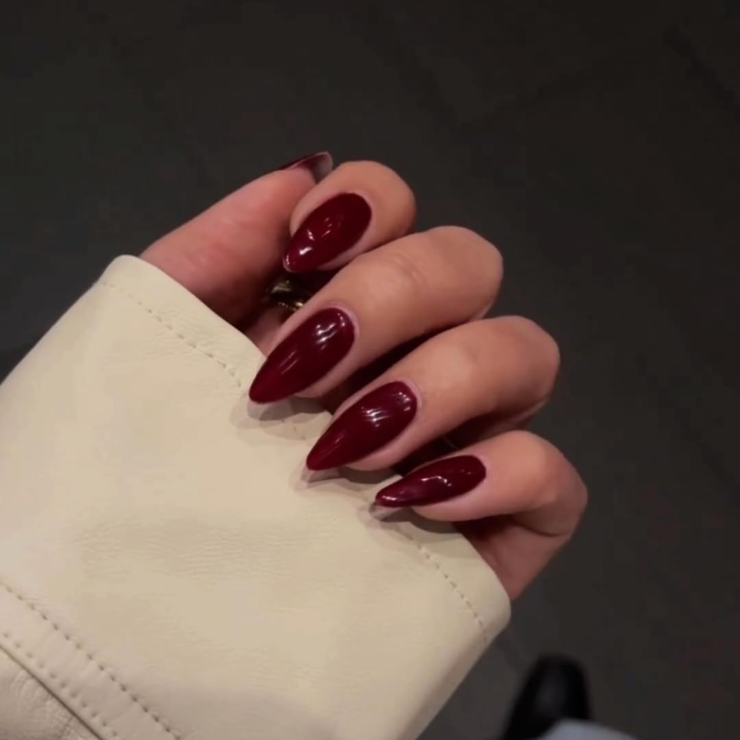 KQueenest autocollants double-face pour ongles: adhérence sûre et pose facilitée.