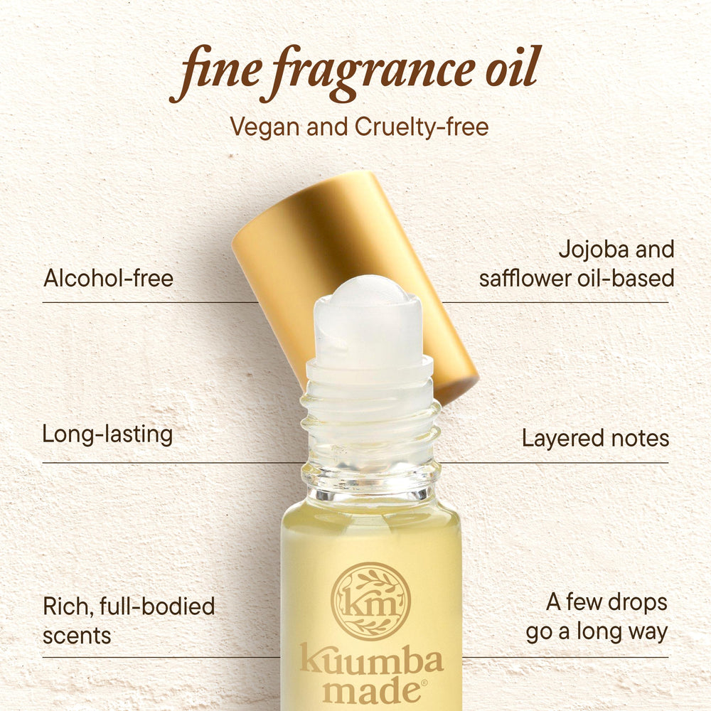 Kuumba Made Huile vanille roll-on sans alcool, formule légère et nourrissante.