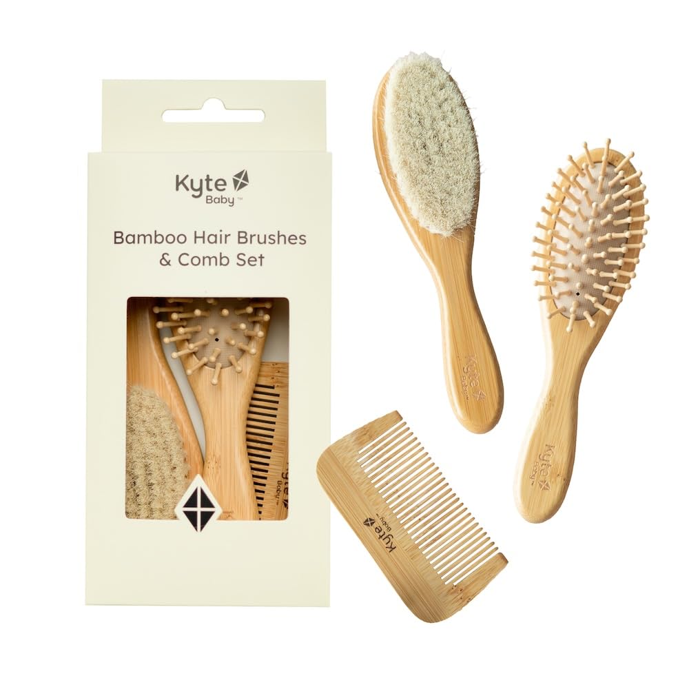 Brosse KYTE BABY en poils de chèvre pour cuir chevelu délicat et naturel.