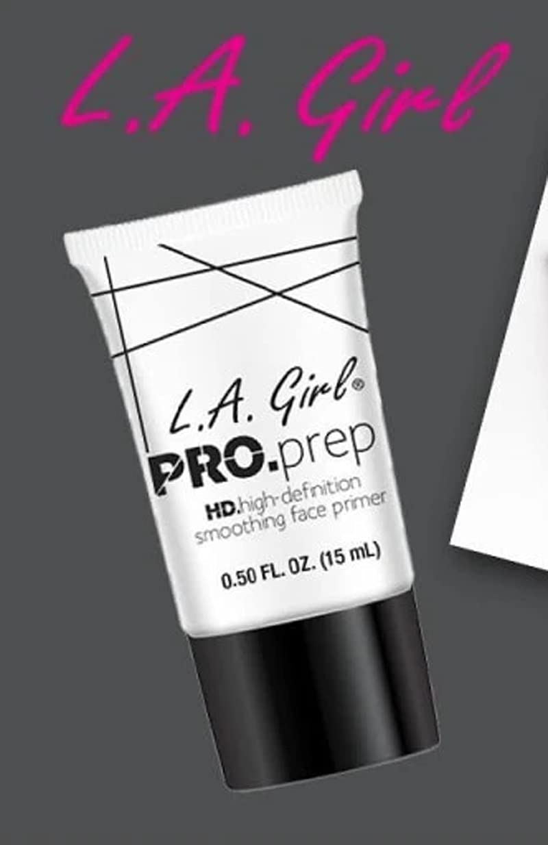 Préparation du maquillage: prêt à appliquer avant le fond de teint.