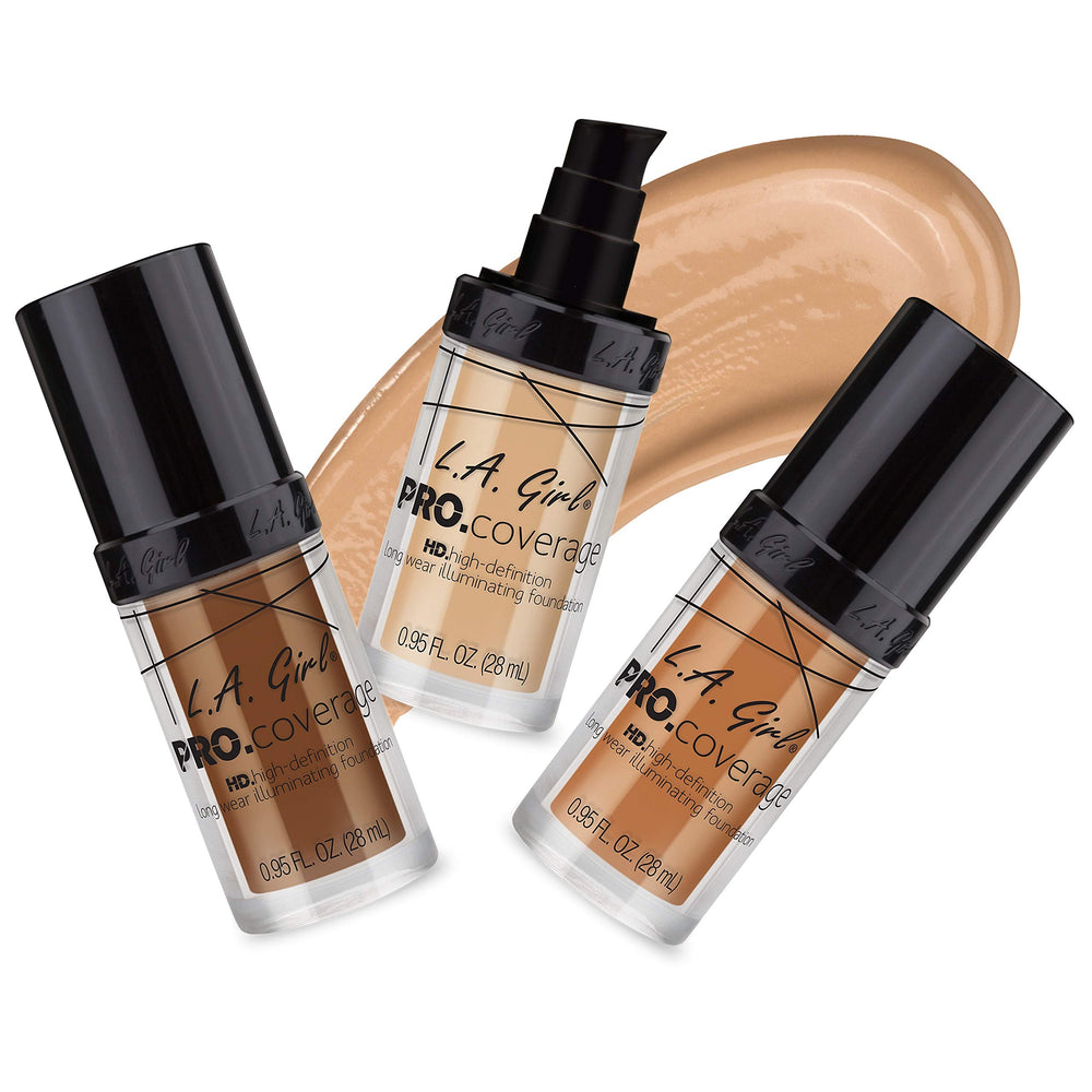 Application sur visage avec L.A. Girl Pro Coverage pour un fini uniforme et éclatant.
