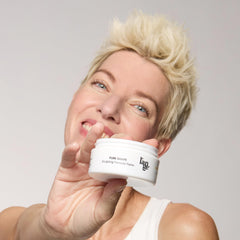 L'ANGE HAIR delivers a natural matte finish while keeping strands hydrated.