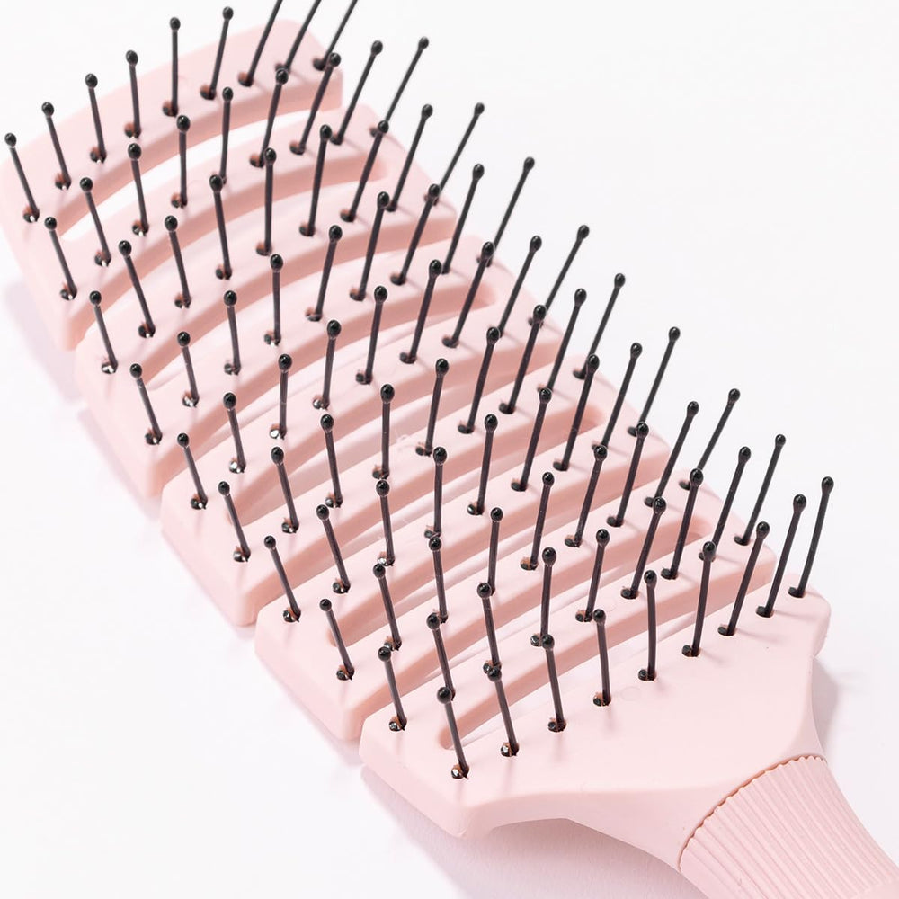 Brosse Siena adaptée à tous types de cheveux, des frisés aux mèches lisses.