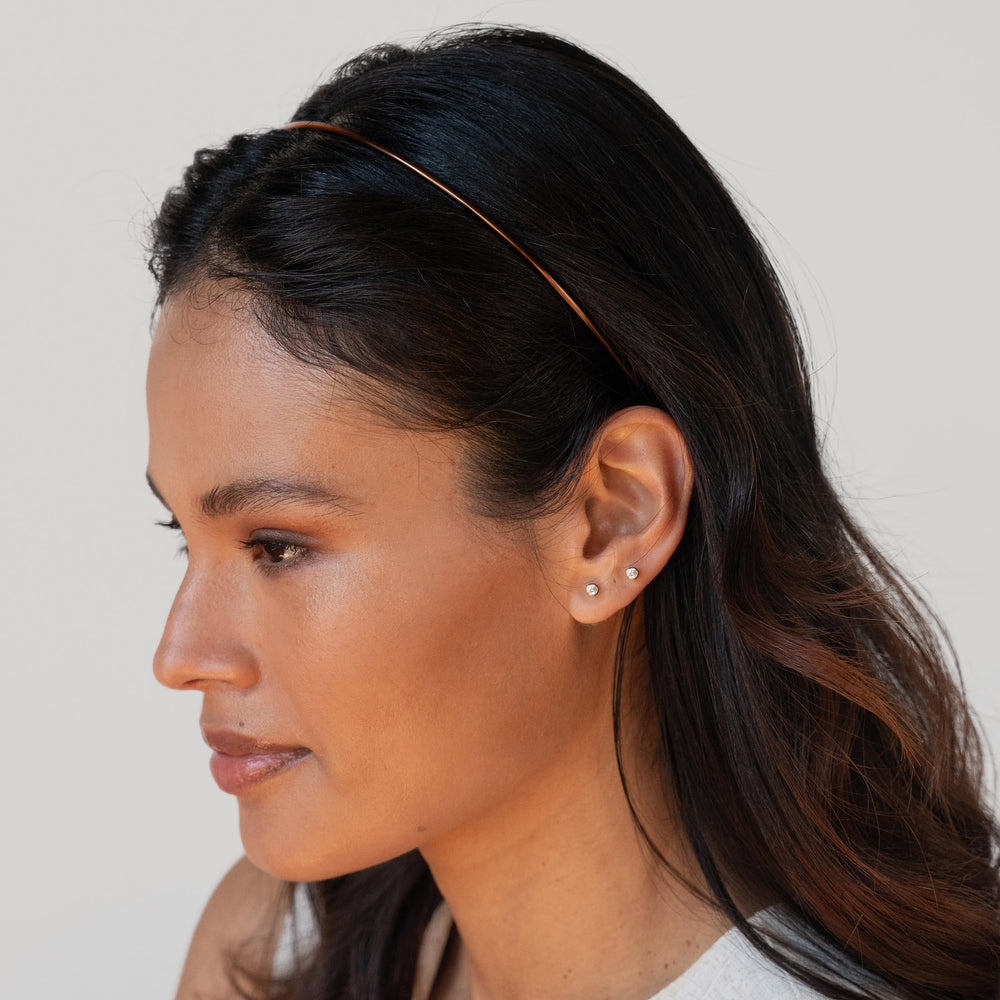 L. Erickson Twiggy Thin Headband tortue - détail marbre fin et élégant.