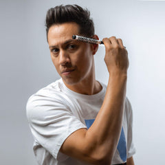 L3 brosse ronde anti-statique : design léger et efficace pour coiffage fluide.