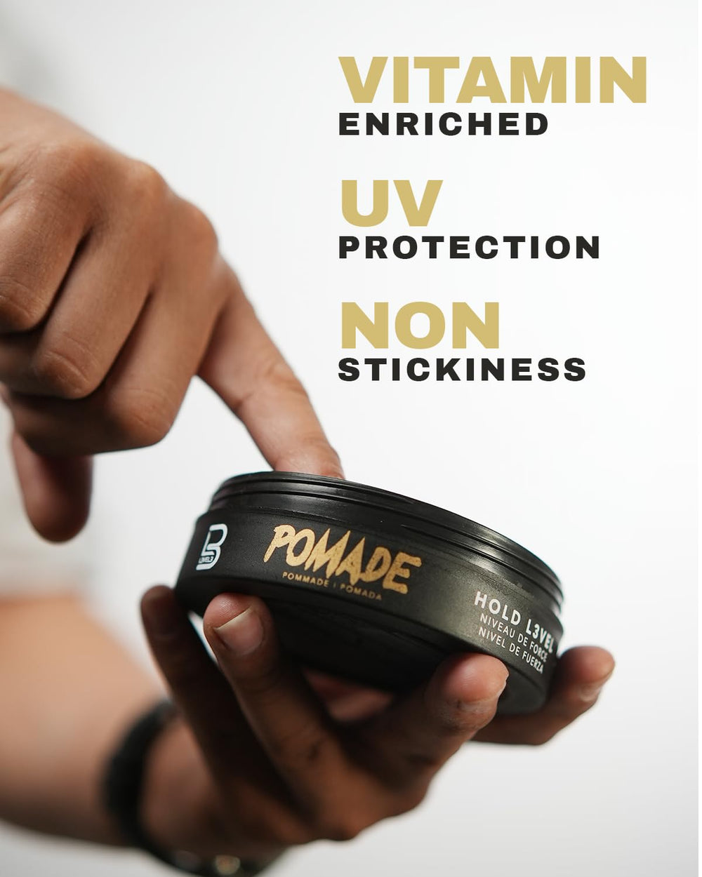 L3 Level 3 Pomade sans flocons assure une tenue propre et durable.