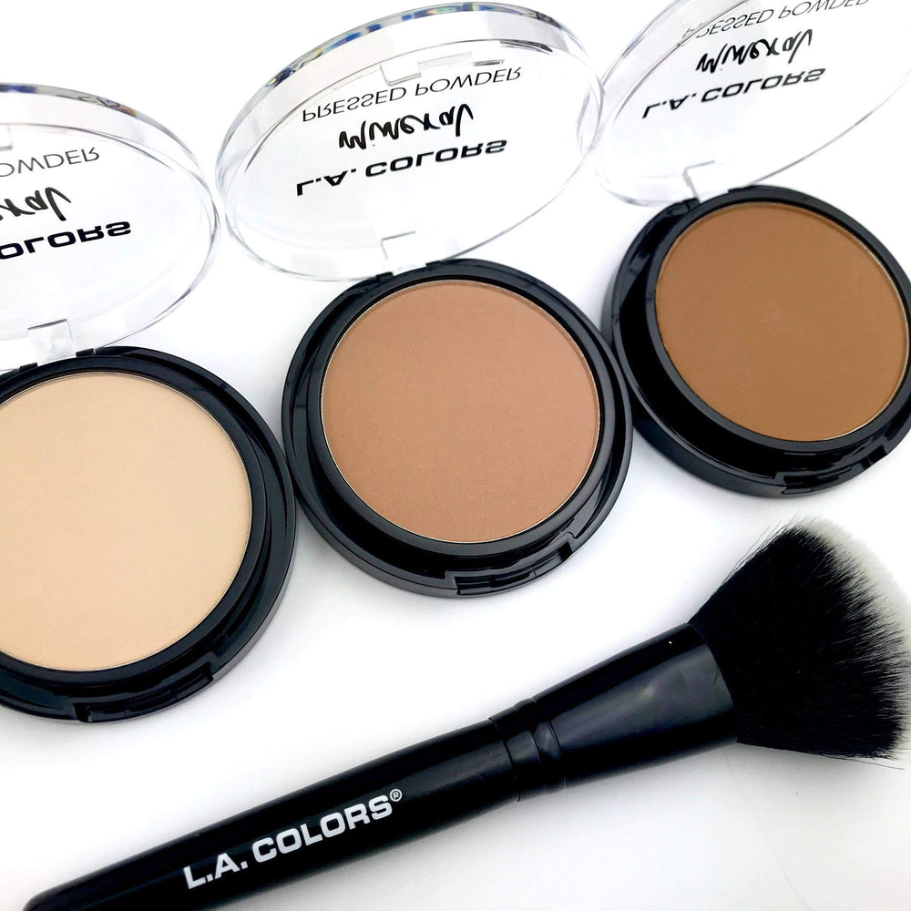 Poudre minérale L.A. COLORS couvrance modulable selon l’application.