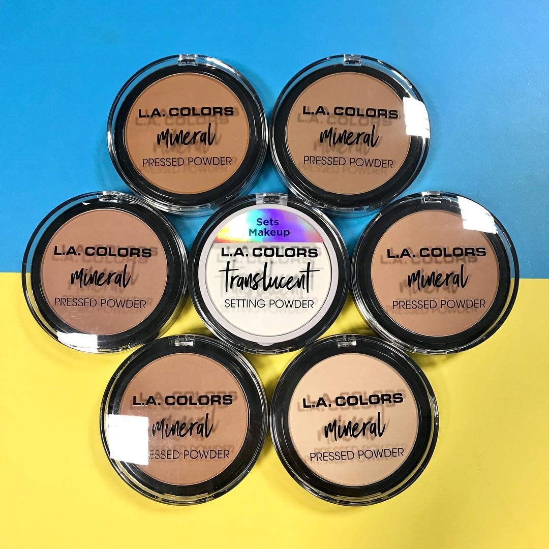 Poudre minérale L.A. COLORS tenue jusqu'à 16 heures sans brillance.
