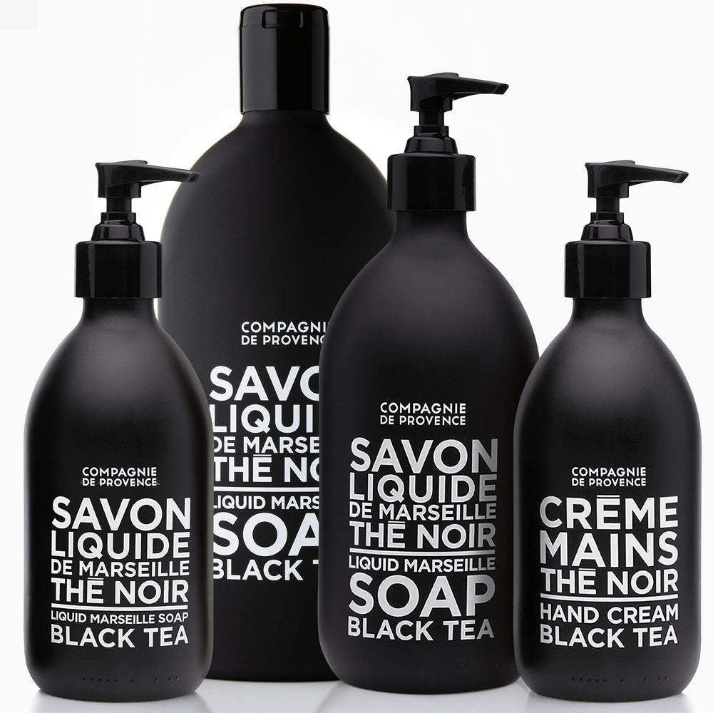 La Compagnie de Provence Fabriqué en France, esprit provençal pour une routine douche élégante.