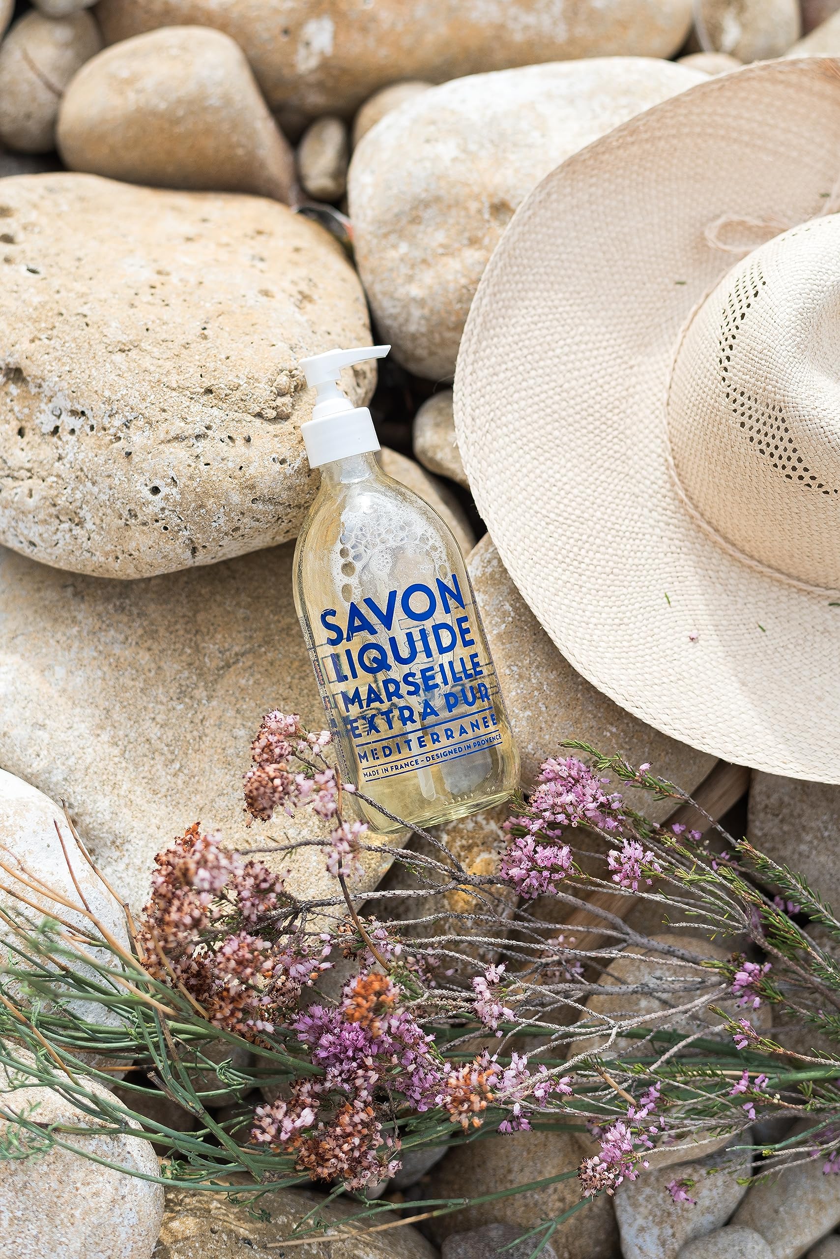 Huile d'olive et huile de raisin apportant douceur et hydratation naturelle.