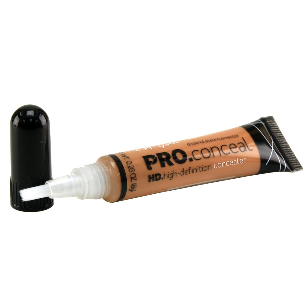 Correcteur L.A. Girl Toffee sous les yeux, réduit visuellement les ombres.