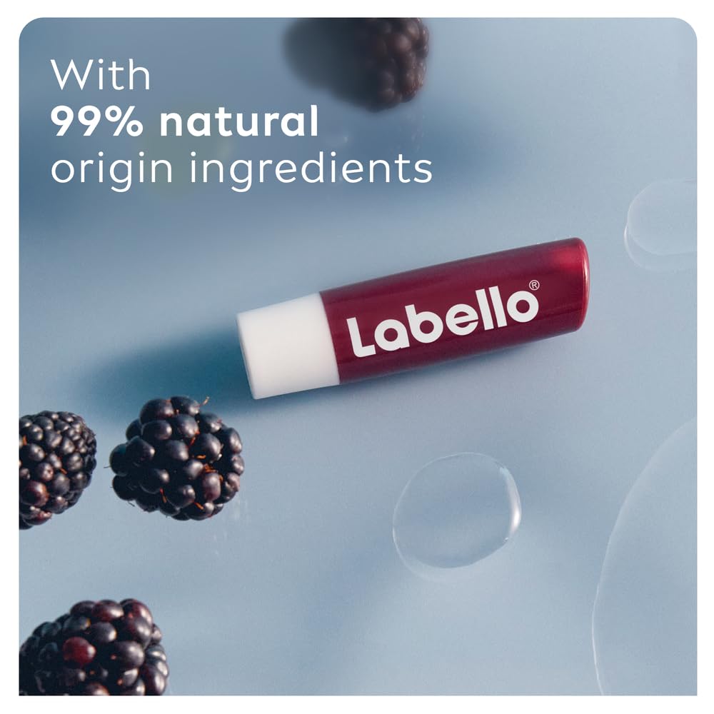 Labello Blackberry Shine, pigments scintillants pour un éclat léger.