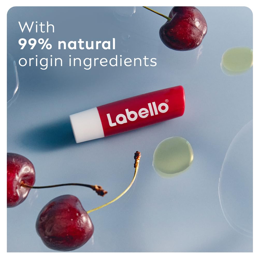 Application facile du Labello Cherry Balm sur les lèvres