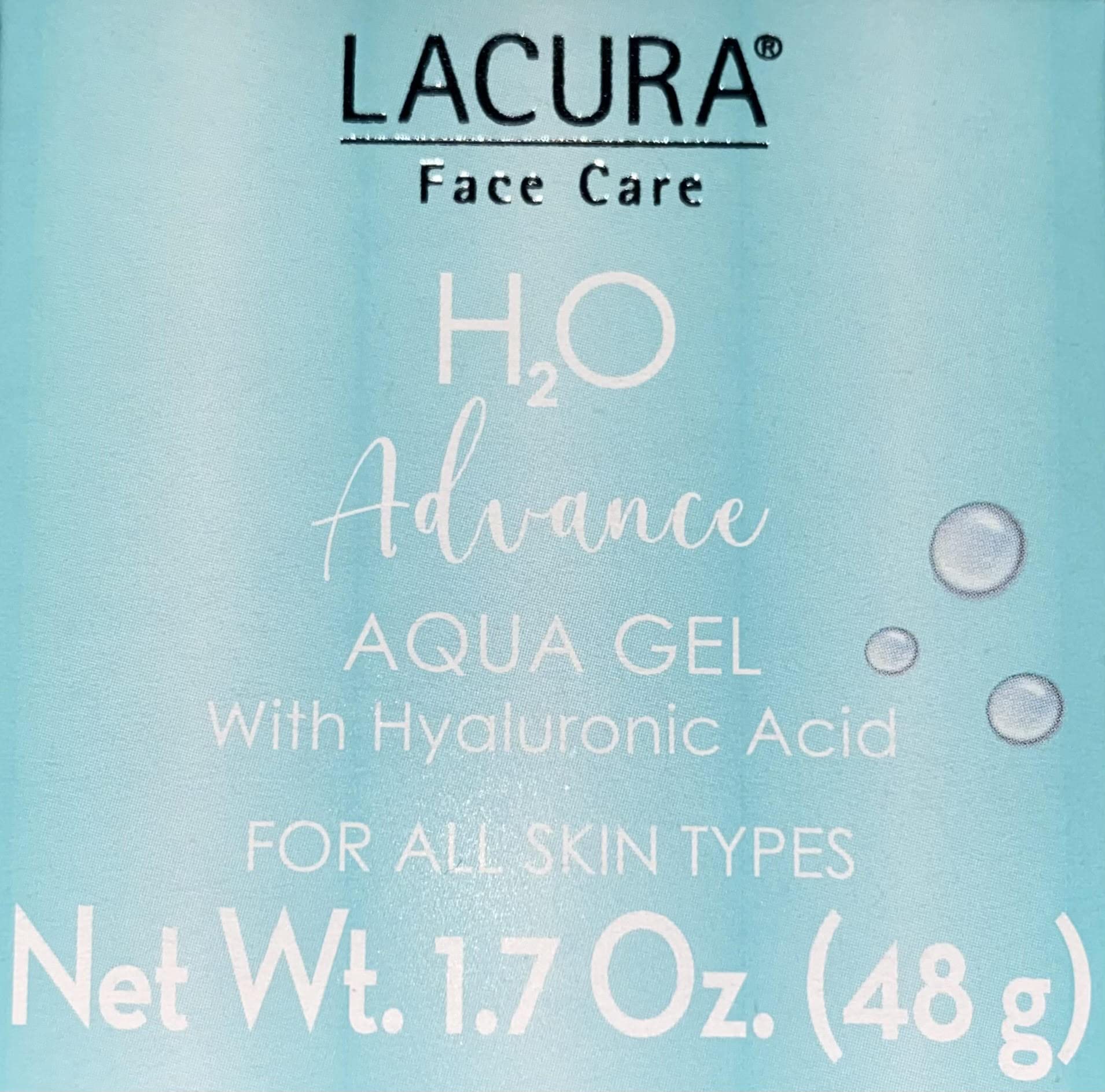 Application douce sur le visage avec le Gel Lacura H2O Advance.