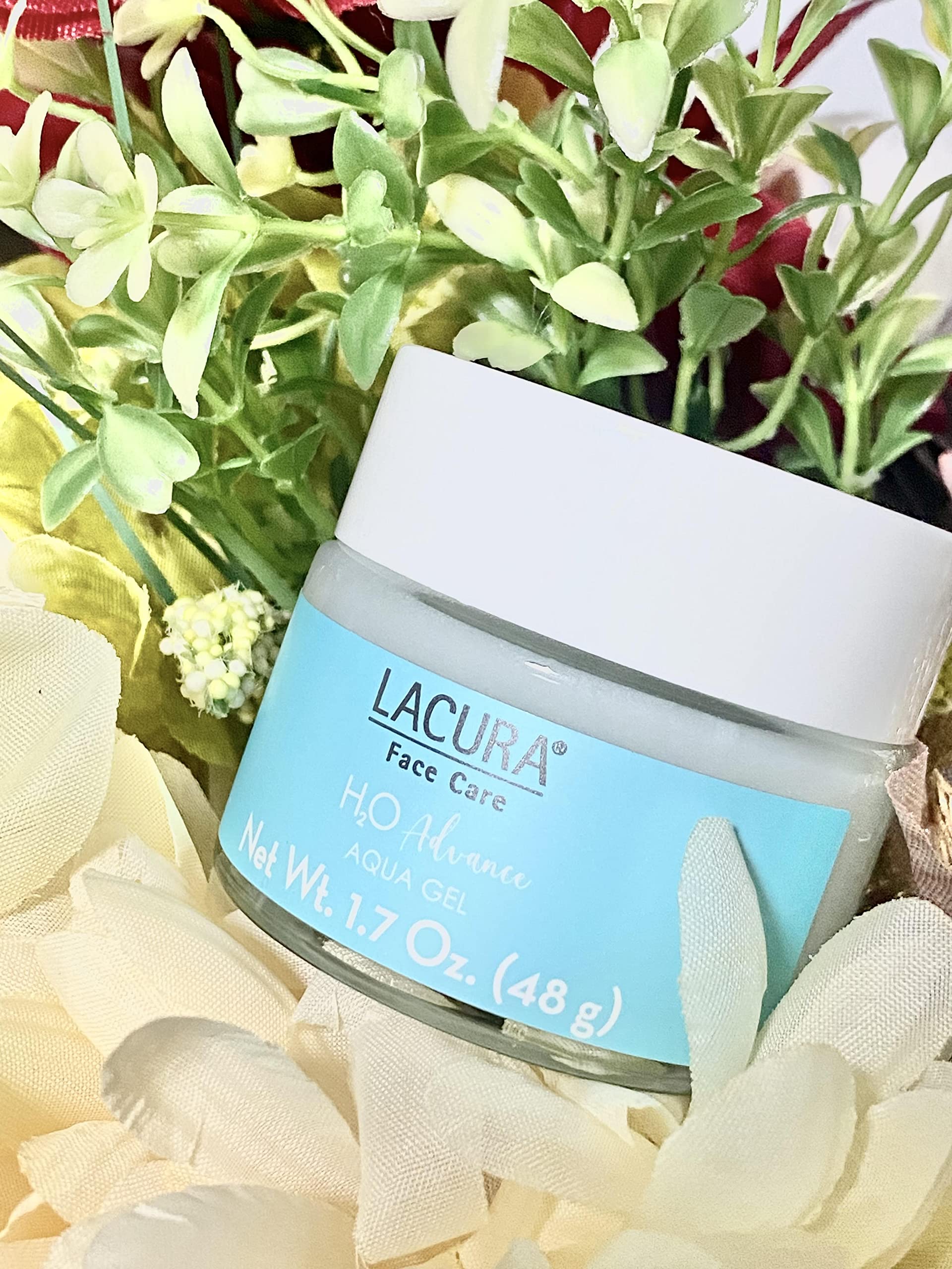 Texture gel légère Lacura H2O Advance prête à pénétrer rapidement.