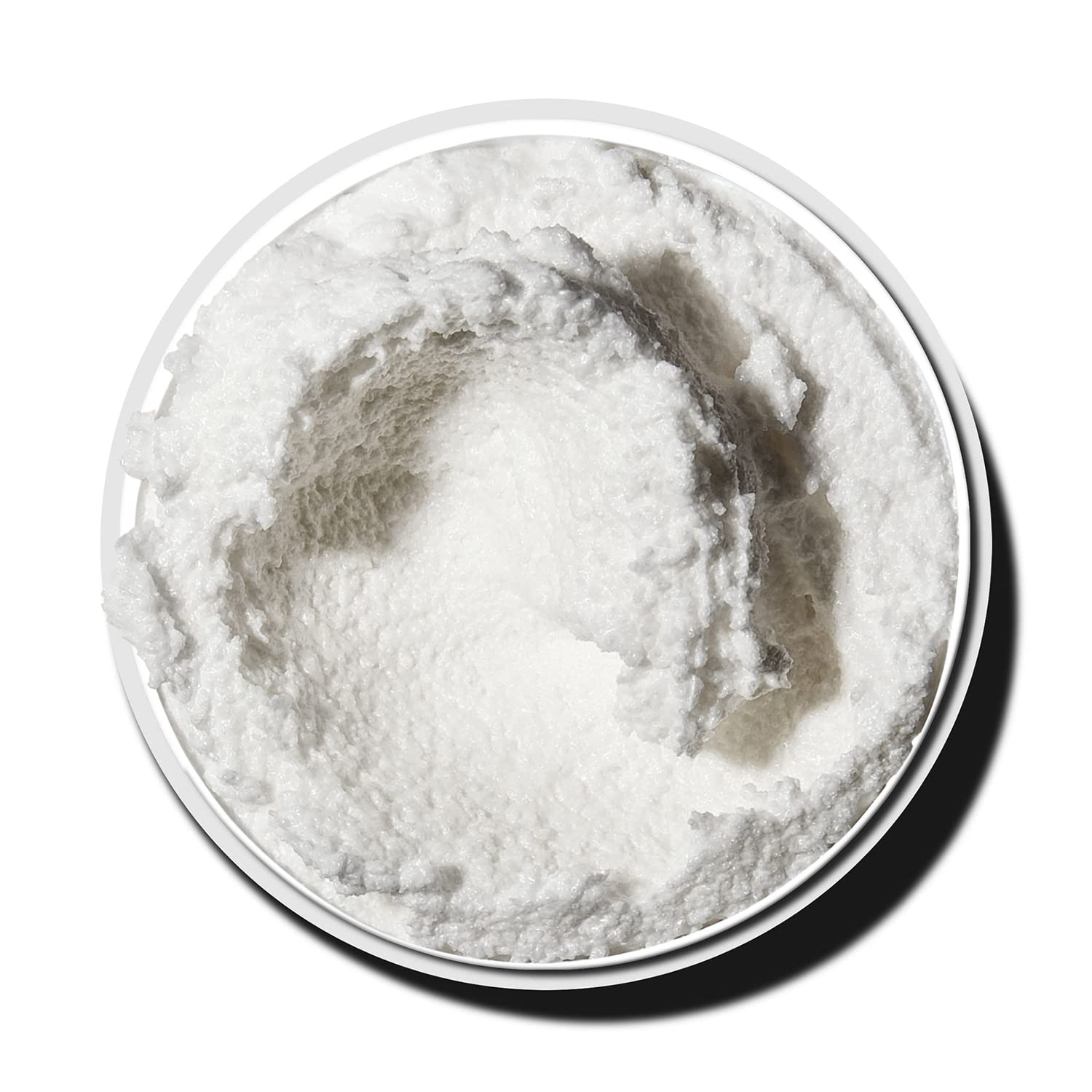 Application douce du gommage LaLicious sur le corps, rituel spa.