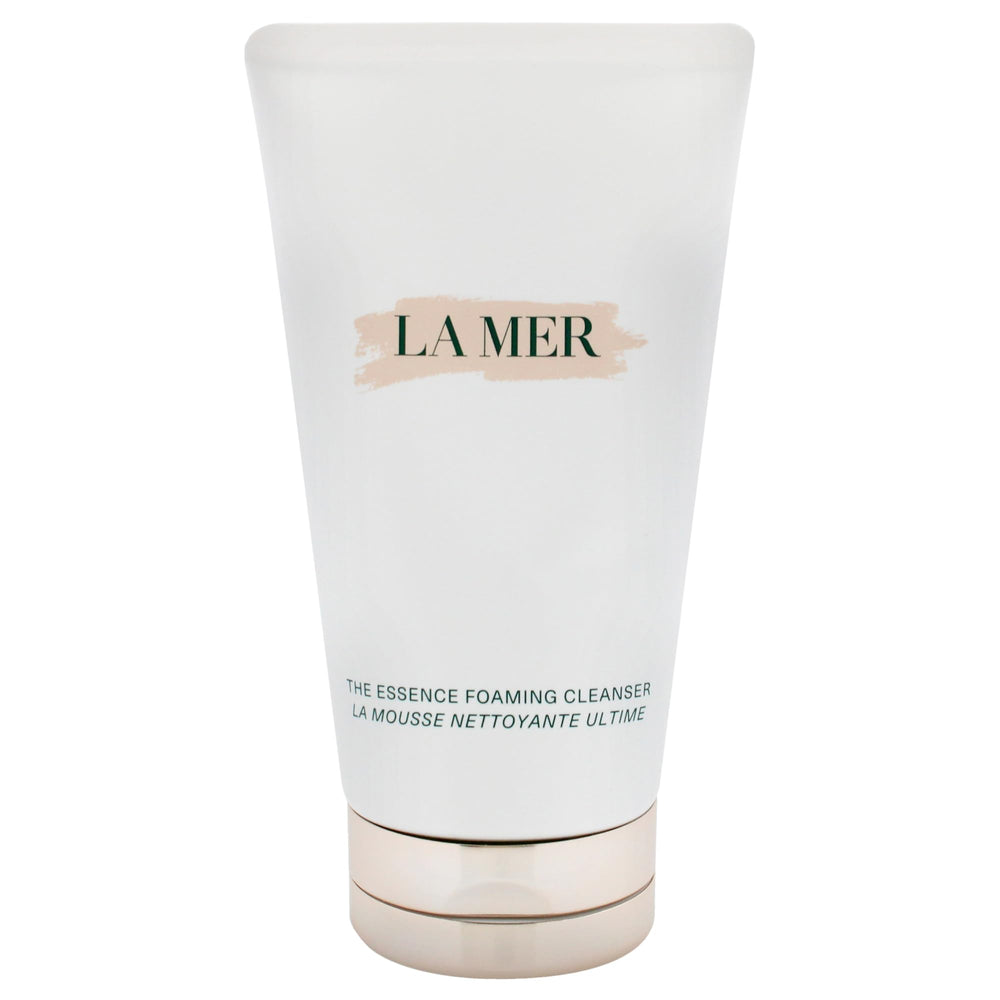 La Mer Essence Mousse Application Visage: massage délicat préparant la peau.