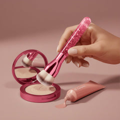 Lamora brosse kabuki poudre et blush pour un fini homogène et lumineux.