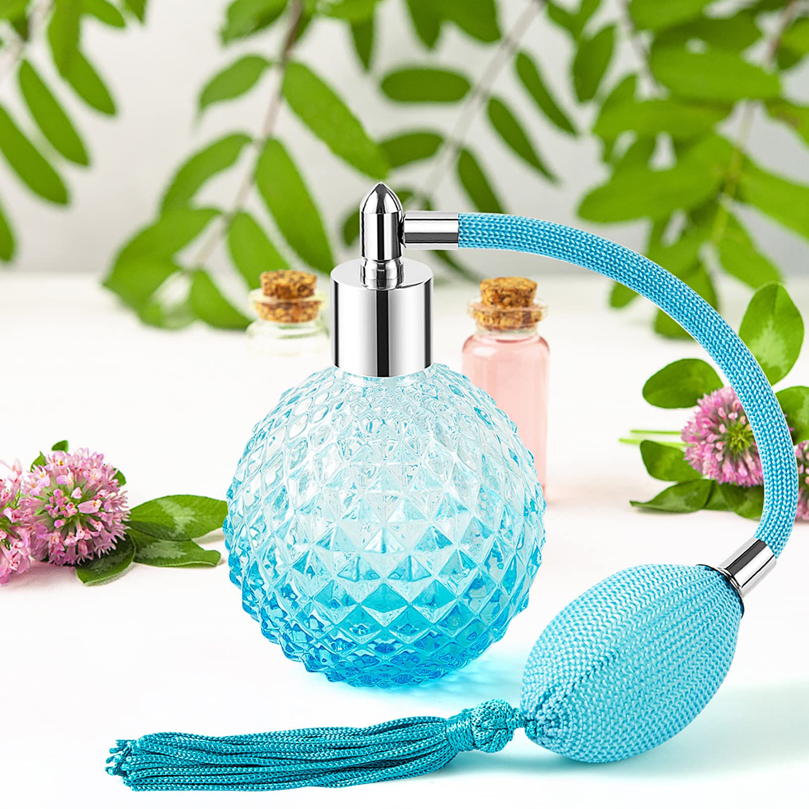 Lamoutor idée cadeau bouteille parfum vintage bleue raffinée.