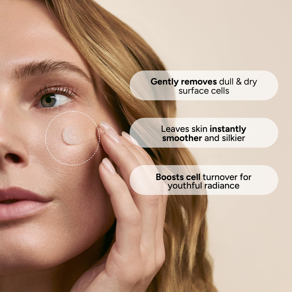 Application sur visage mouillé, gommage visage Lancer en action.