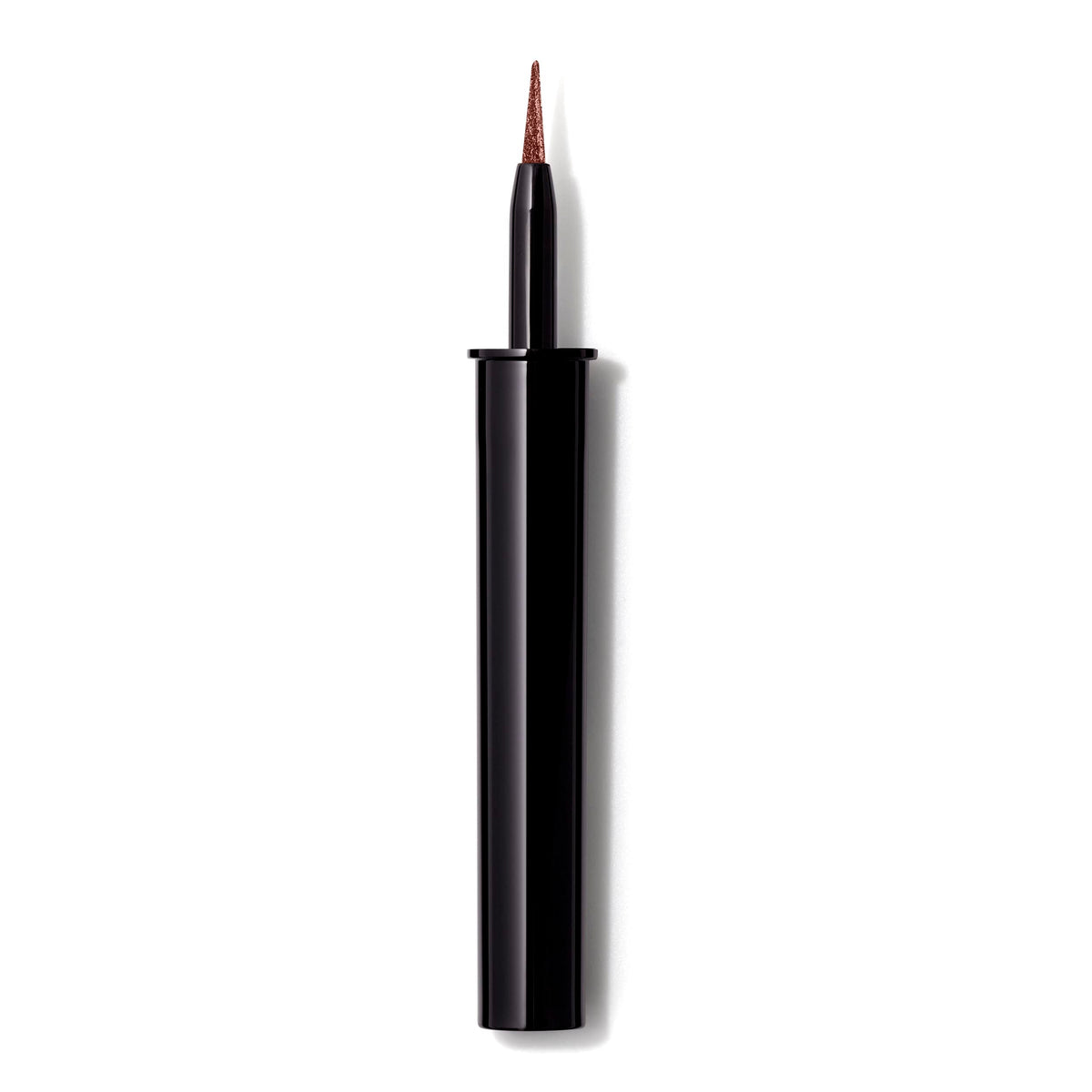 Lancôme Artliner feutre précis pour une application nette et durable.