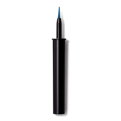 Lancôme Artliner bleu métallique, trait net et précis pour un regard défini.
